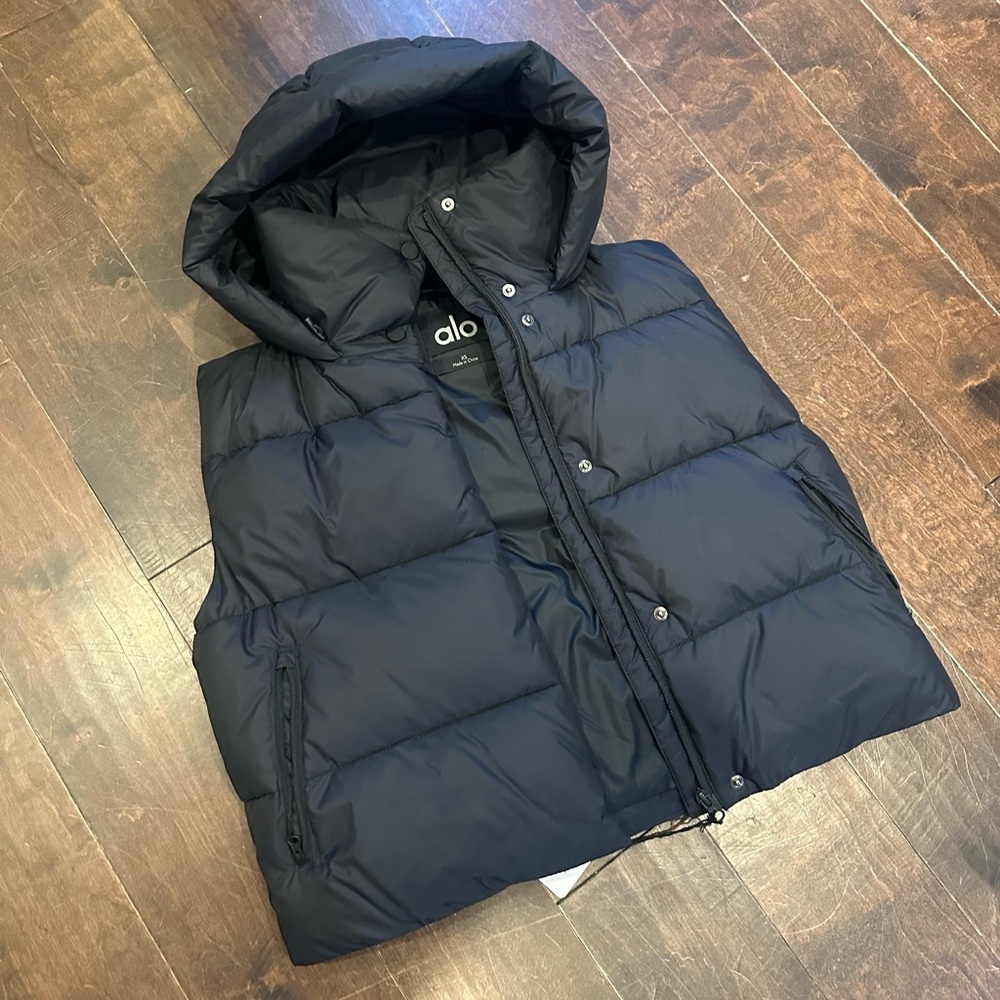 brand new alo puffer vest